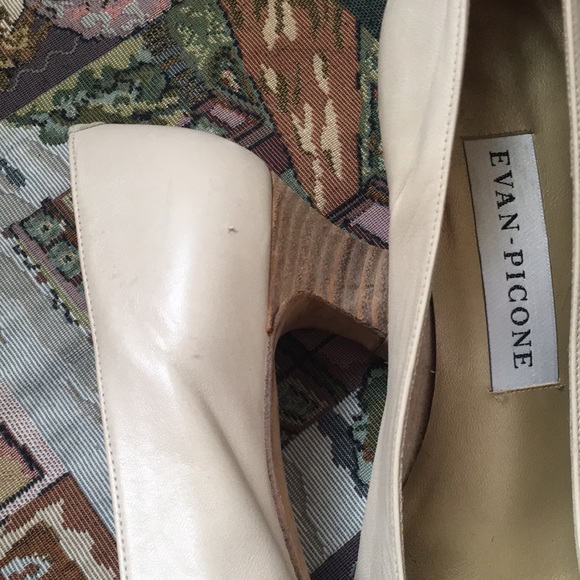 Evan Picone Cream White Kitten Heel Leather & Wood - Picture 5 of 5